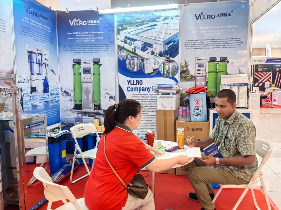 VLLRO in aqua curationis exhibitionis particeps in Cambodia